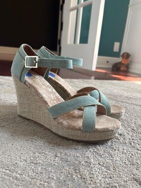Toms Women’s light blue Espadrille Wedge Sandals size 7.5 NWT